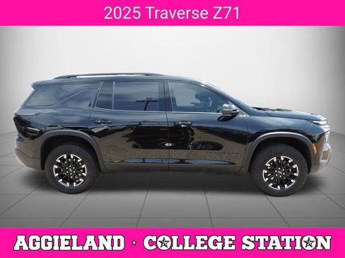 Certified 2025 Chevrolet Traverse Z71 AWD/4WD image 2