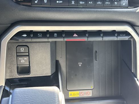 Used 2025 Toyota Tundra Limited AWD/4WD image 22
