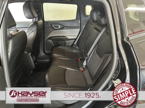 Used 2024 Jeep Compass Latitude AWD/4WD image 34