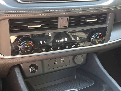 Used 2024 Nissan Rogue SV AWD/4WD image 15