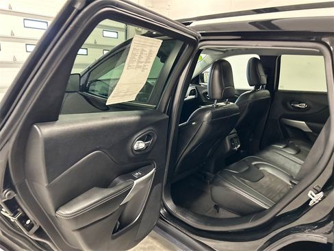 Used 2022 Jeep Cherokee Latitude w/ Sun & Sound Group image 30