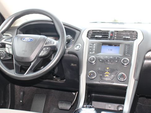 Used 2020 Ford Fusion S image 21