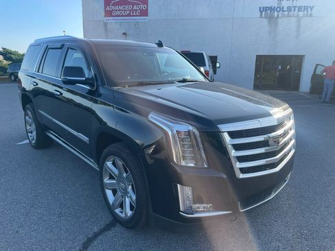 Used 2016 Cadillac Escalade Premium AWD/4WD image 10