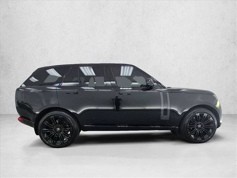 Used 2025 Land Rover Range Rover SE AWD/4WD image 4