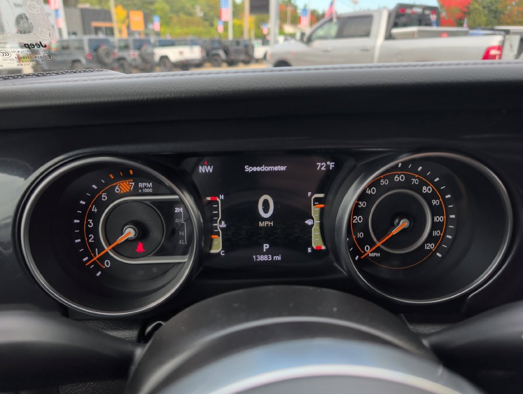 Used 2023 Jeep Wrangler Unlimited Sahara AWD/4WD image 17