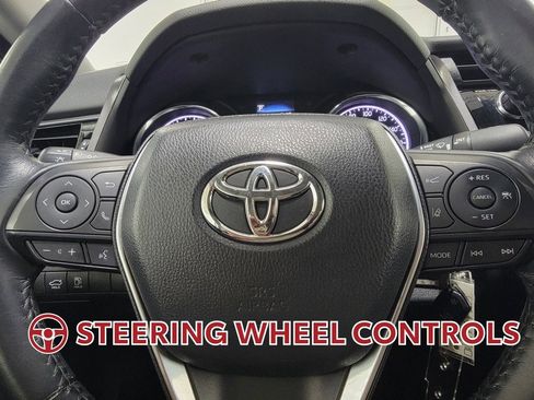 Used 2020 Toyota Camry SE FWD image 19