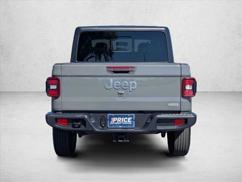 Used 2021 Jeep Gladiator Overland AWD/4WD image 6