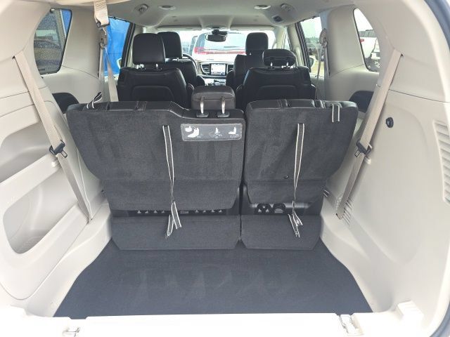 Used 2019 Chrysler Pacifica Touring-L w/ Advanced Safetytec Group FWD image 10