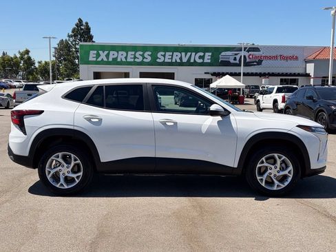 Used 2024 Chevrolet Trax LS w/ LS Convenience Package FWD image 45