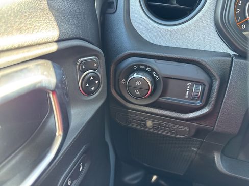 New 2025 Jeep Gladiator Sport image 11