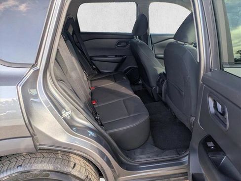 Used 2024 Nissan Rogue S image 17