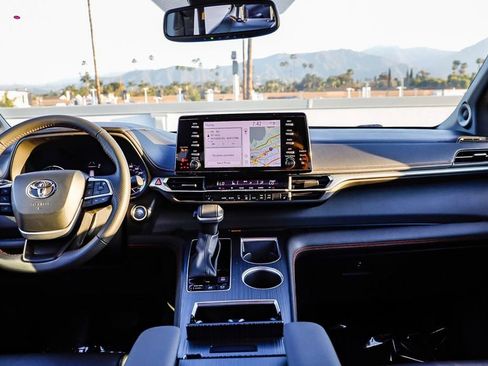 Used 2024 Toyota Sienna XSE w/ XSE Plus Package image 14