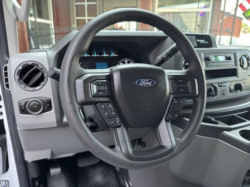 Used 2024 Ford E-450 and Econoline 450 Super Duty w/ Power Windows & Locks Group RWD image 12