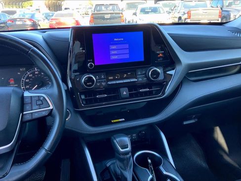 Used 2023 Toyota Highlander XLE FWD image 7