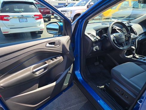 Used 2017 Ford Escape SE w/ Equipment Group 201A AWD/4WD image 18