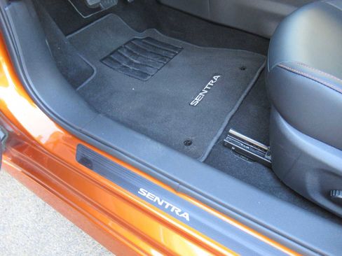 Used 2025 Nissan Sentra SR w/ SR Premium Package image 16