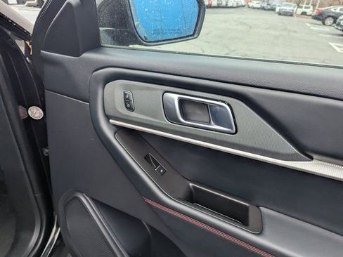 Used 2025 Ford Explorer ST-Line w/ ST-Line Street Pack image 36