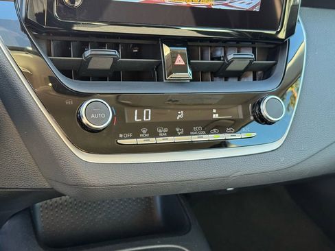 Used 2025 Toyota Corolla LE w/ Convenience Package image 28