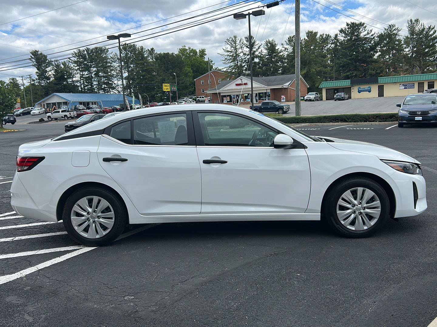 Used 2025 Nissan Sentra S FWD image 9