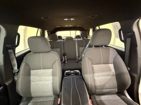 Used 2025 GMC Acadia Elevation image 29