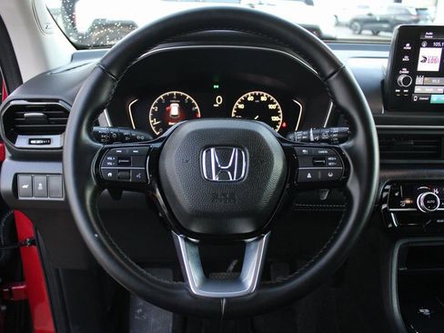 Used 2023 Honda Pilot Touring image 12