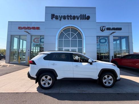 Used 2019 Toyota RAV4 XLE w/ Convenience Package AWD/4WD image 2