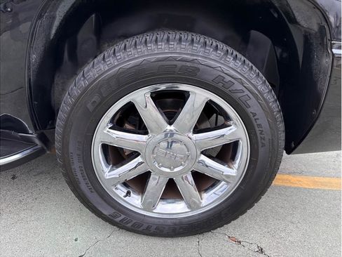 Used 2010 GMC Yukon Denali image 10