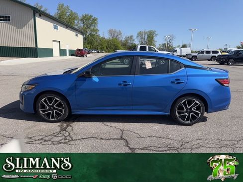 Used 2025 Nissan Sentra SR FWD image 1