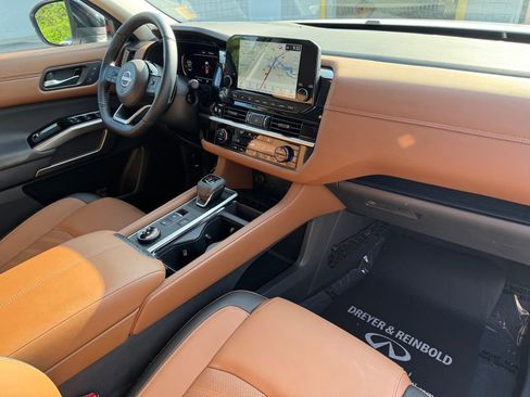 Used 2025 Nissan Pathfinder Platinum image 28