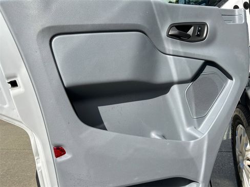 Used 2018 Ford Transit 150 XLT image 11