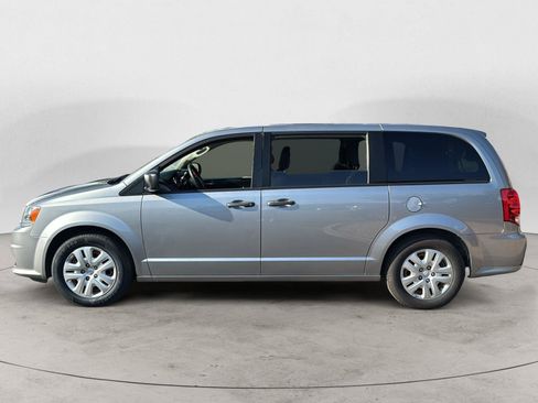 Used 2019 Dodge Grand Caravan SE FWD image 3