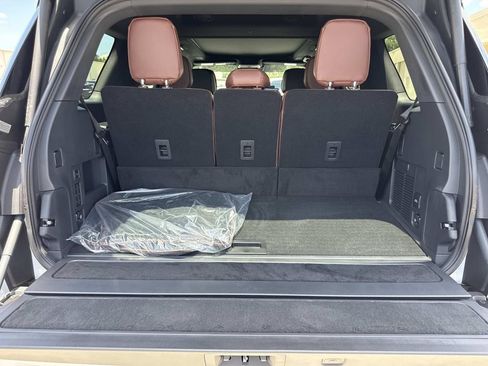New 2026 Lincoln Navigator Reserve AWD/4WD image 11