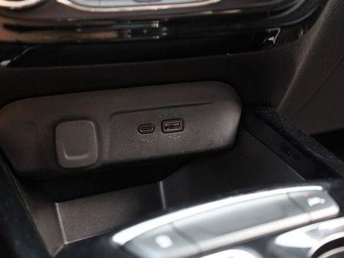 Used 2025 Chevrolet Trax LT w/ LT Convenience Package FWD image 14