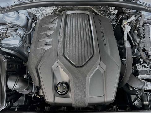 Certified 2024 Porsche Macan image 30