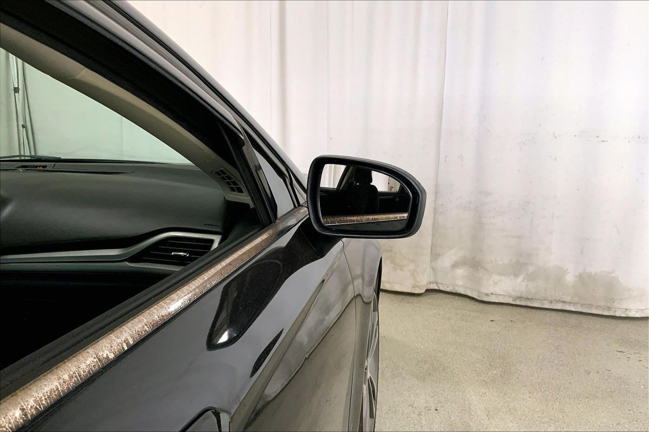 Used 2019 Ford Fusion SE FWD image 11