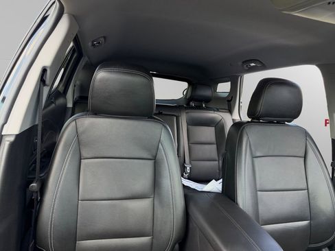 Used 2024 GMC Terrain SLT AWD/4WD image 13