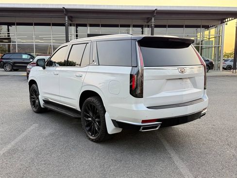 Used 2022 Cadillac Escalade Luxury w/ LPO, Floor Liner Package AWD/4WD image 6