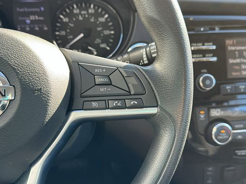 Used 2018 Nissan Rogue Sport SV image 16