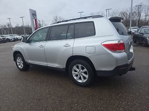 Used 2012 Toyota Highlander SE w/ Tow Pkg image 5