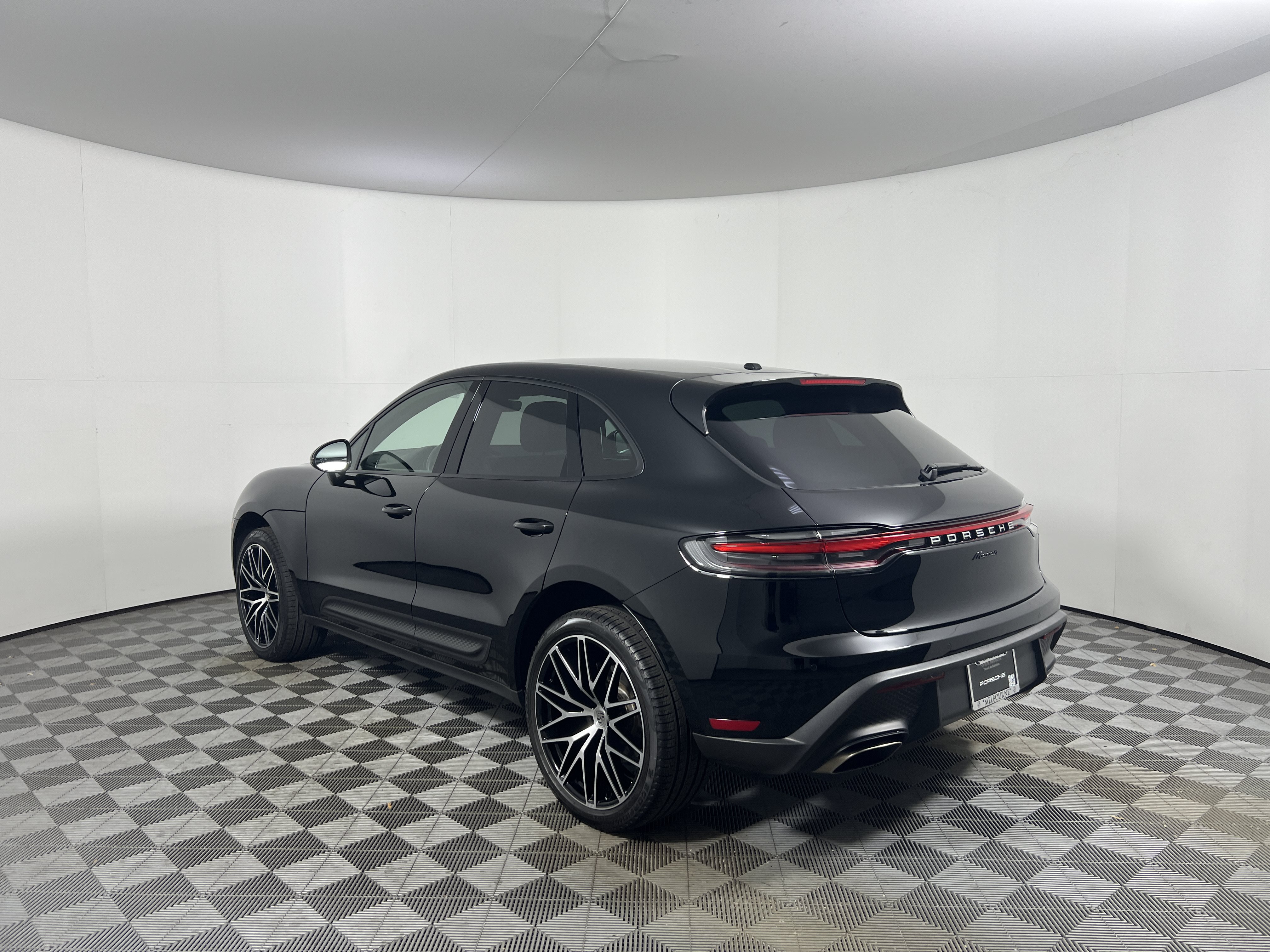 Certified 2026 Porsche Macan AWD/4WD image 3
