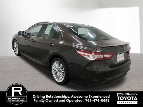 Used 2018 Toyota Camry XLE image 5