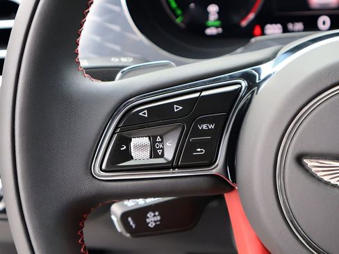 Used 2023 Bentley Bentayga Plug-In Hybrid AWD/4WD image 31