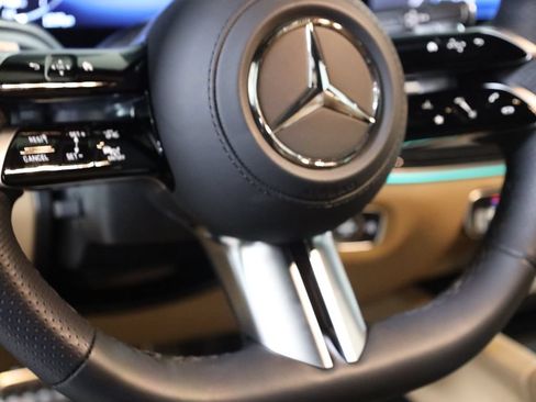 Used 2026 Mercedes-Benz GLS 580 4MATIC image 40