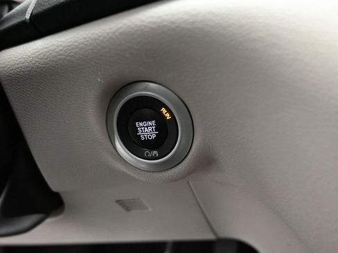 Used 2023 Chrysler Voyager LX image 23