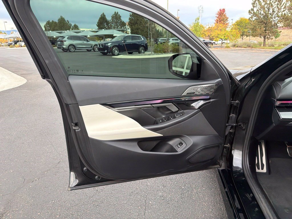 Used 2024 BMW i5 M60 w/ Premium Package AWD/4WD image 9