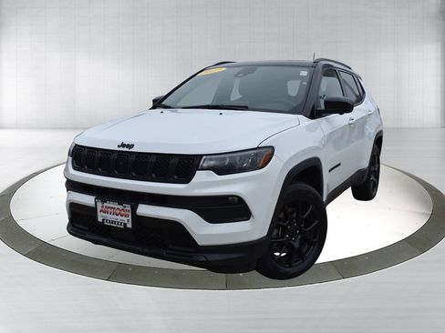 Used 2023 Jeep Compass Altitude w/ Sun and Sound Group image 1