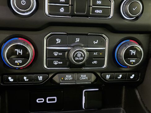 Used 2023 Chevrolet Suburban Premier image 23