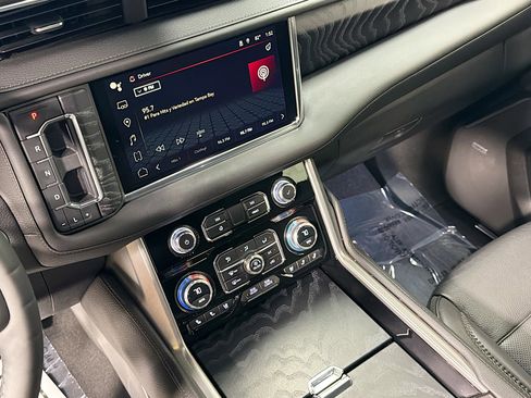 Used 2023 GMC Yukon Denali image 28