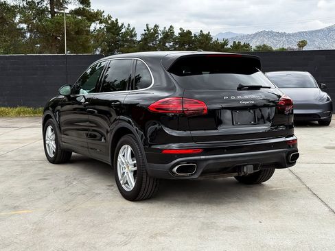 Used 2016 Porsche Cayenne AWD/4WD image 2