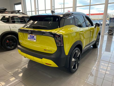 New 2025 Nissan Kicks SR image 8